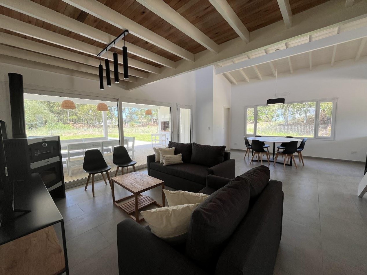 venta de casa en costa esmeralda 