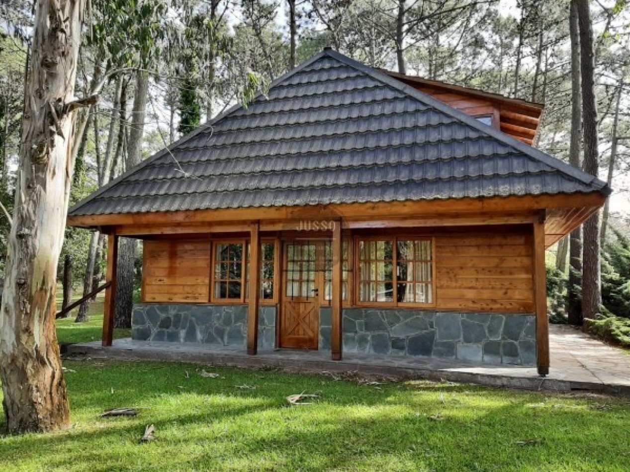 CASA 4 AMBIENTES VENTA CARILO CERCA DEL GOLF