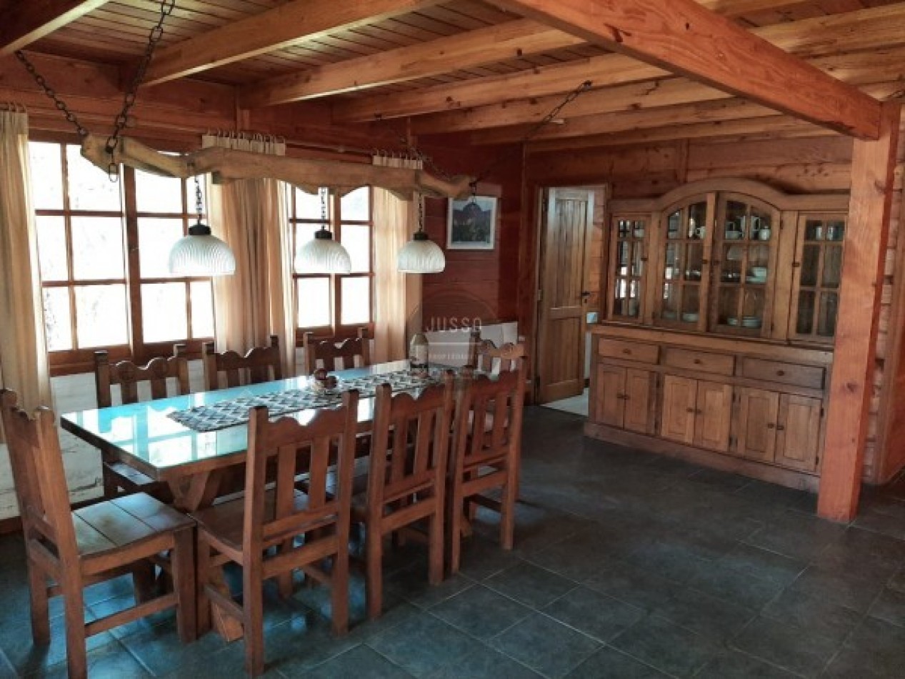 CASA 4 AMBIENTES VENTA CARILO CERCA DEL GOLF