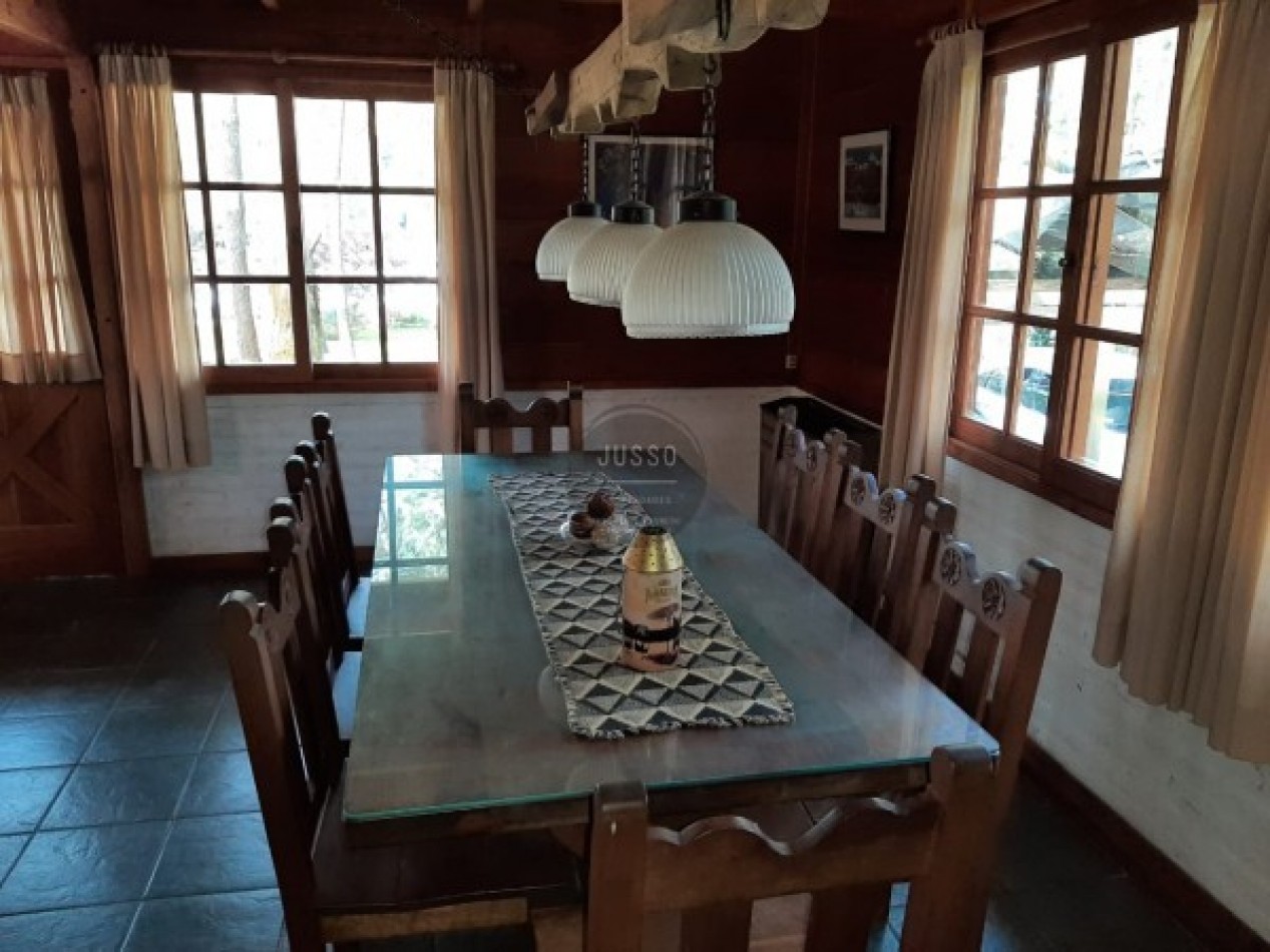 CASA 4 AMBIENTES VENTA CARILO CERCA DEL GOLF