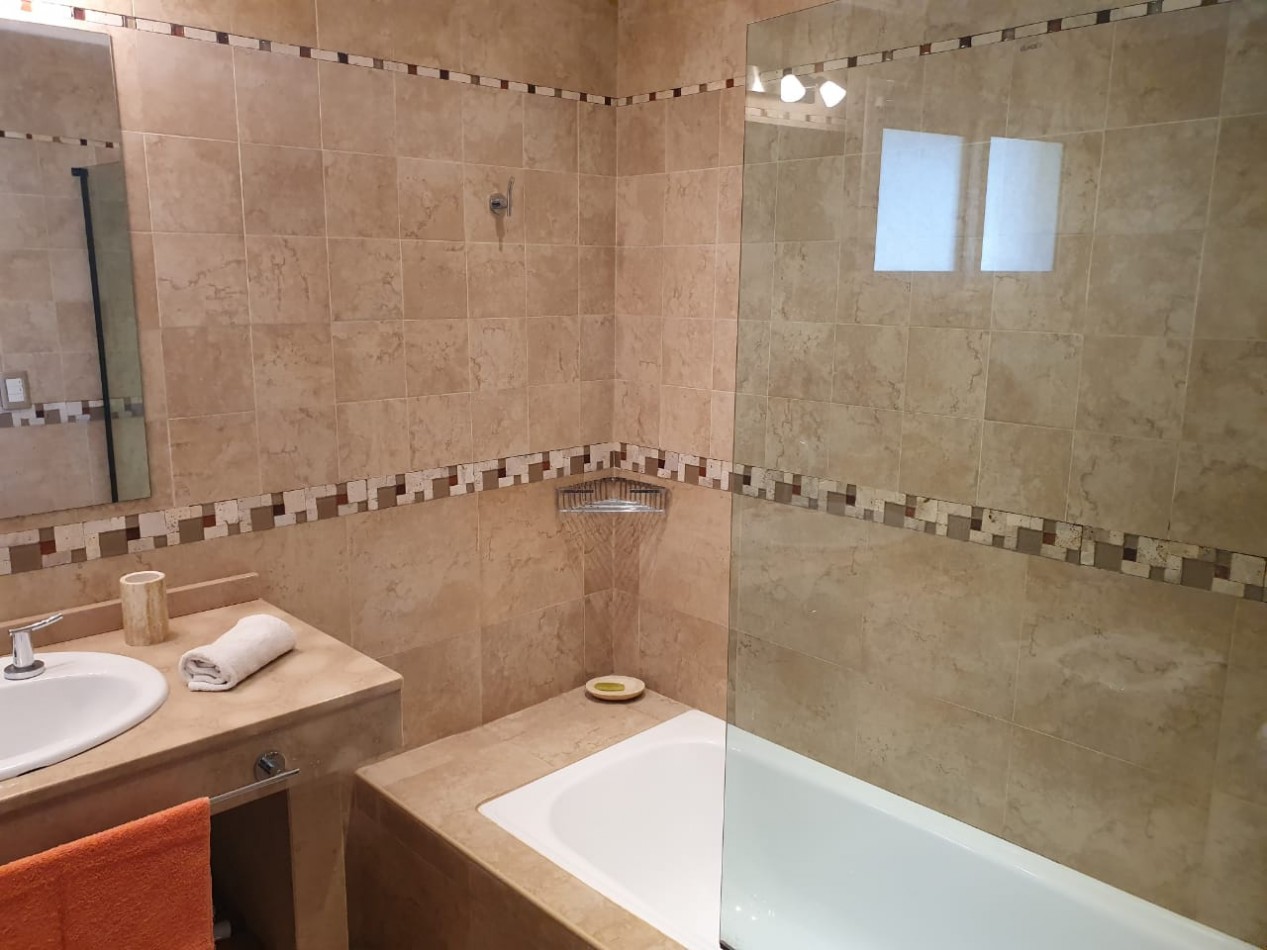 alquilo casa en  Pinamar zona Alamos  goleta hercules 1075