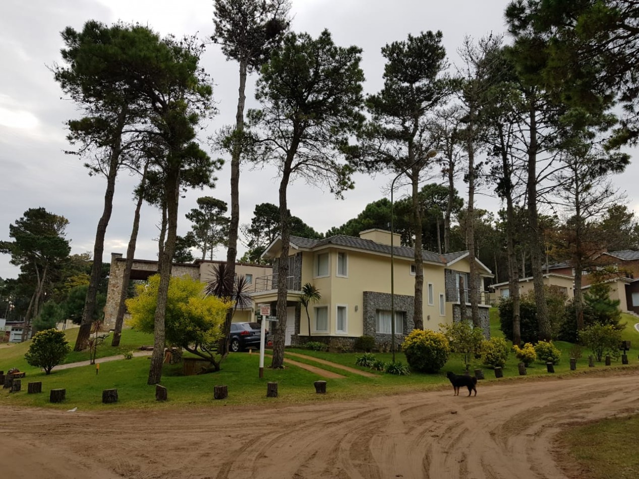 alquilo casa en  Pinamar zona Alamos  goleta hercules 1075